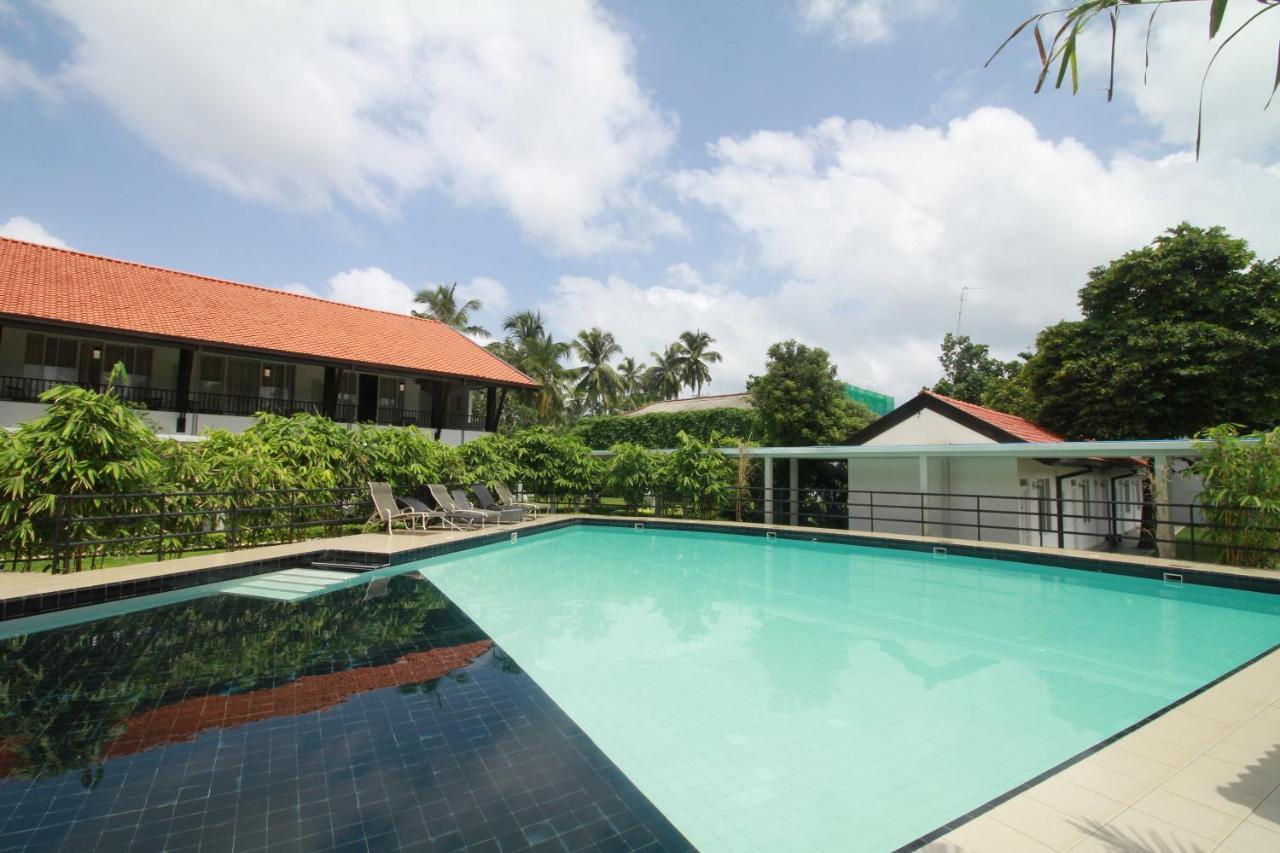 Garden Beach Hotel Kalutara Exterior photo