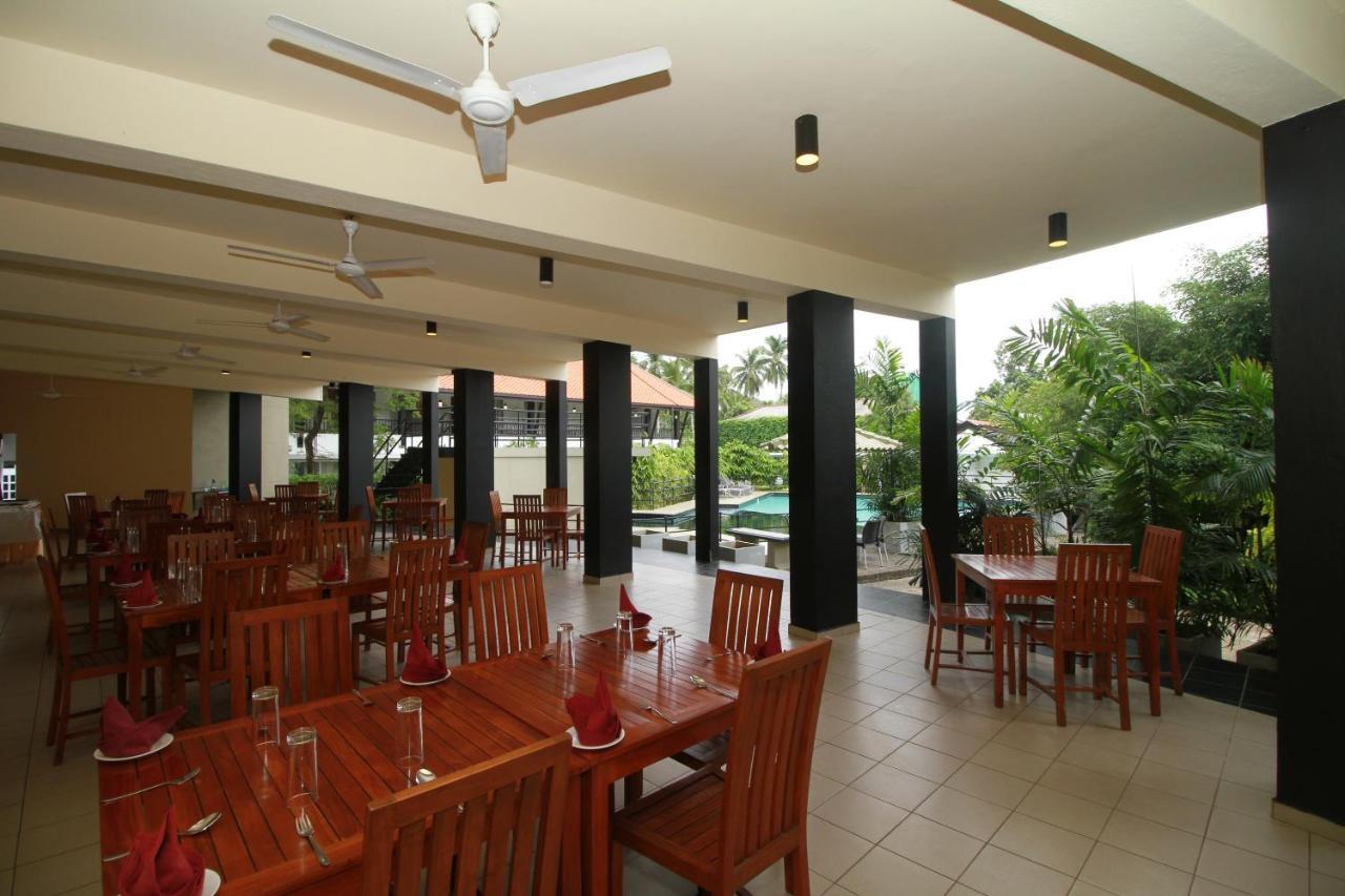 Garden Beach Hotel Kalutara Exterior photo