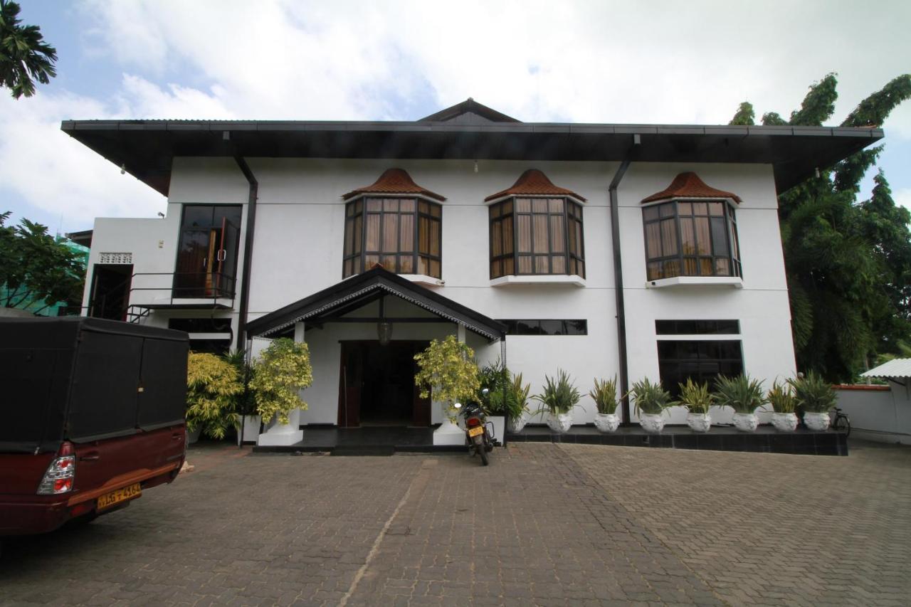 Garden Beach Hotel Kalutara Exterior photo